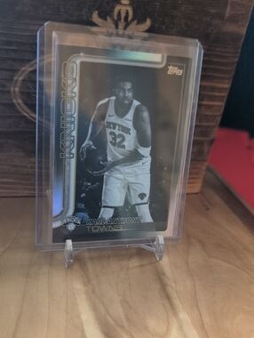2025-26 Topps Karl-Anthony Towns Blackout Foil Knicks